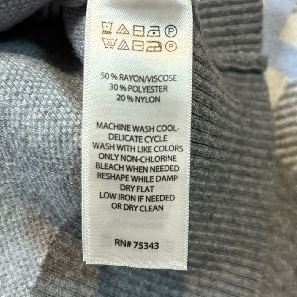 Max Studio Gray Plaid V-Neck Sweater Blue Windowpane Knit Pullover Plus‎ Size 1X